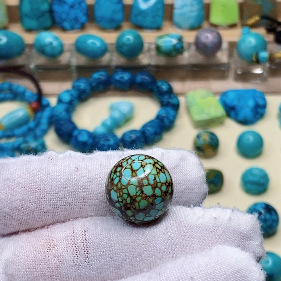 绿松石未镶嵌珠宝奇石