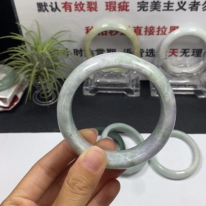 未镶嵌手镯翡翠23号。 56.7圈