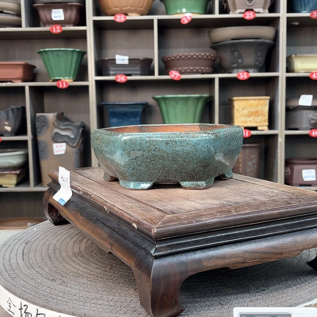 紫砂花盆好*呢紫砂的颜色很漂亮