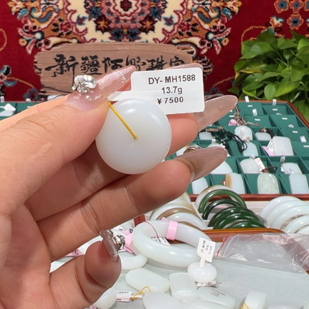 颈饰未镶嵌和田玉新疆和田羊脂白玉吊坠