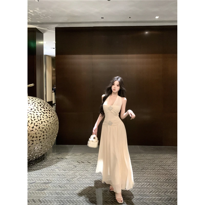 法式挂脖收腰V领夏季海边度假连衣裙性感纯欲风长款掐腰长裙女装