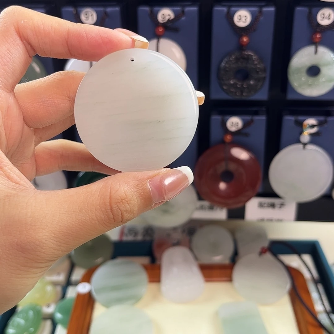 慧***慧石英质玉未镶嵌颈饰