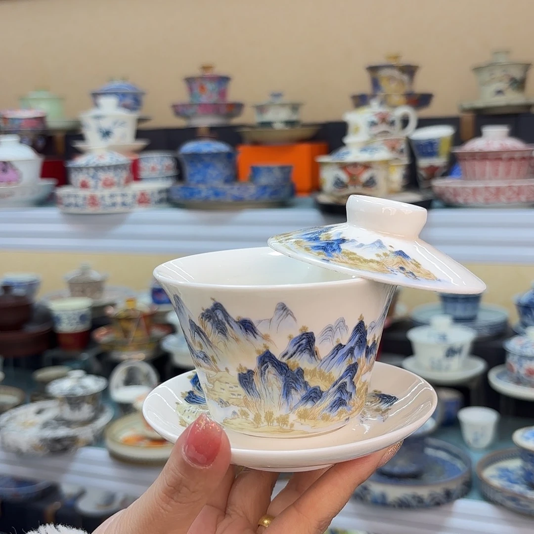 盖碗里的水煮开后放入