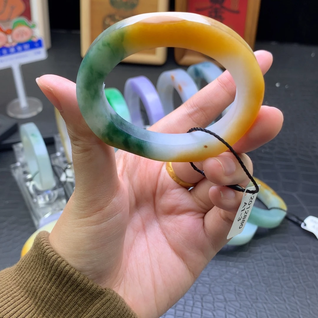 定制翡翠未镶嵌翡翠手镯