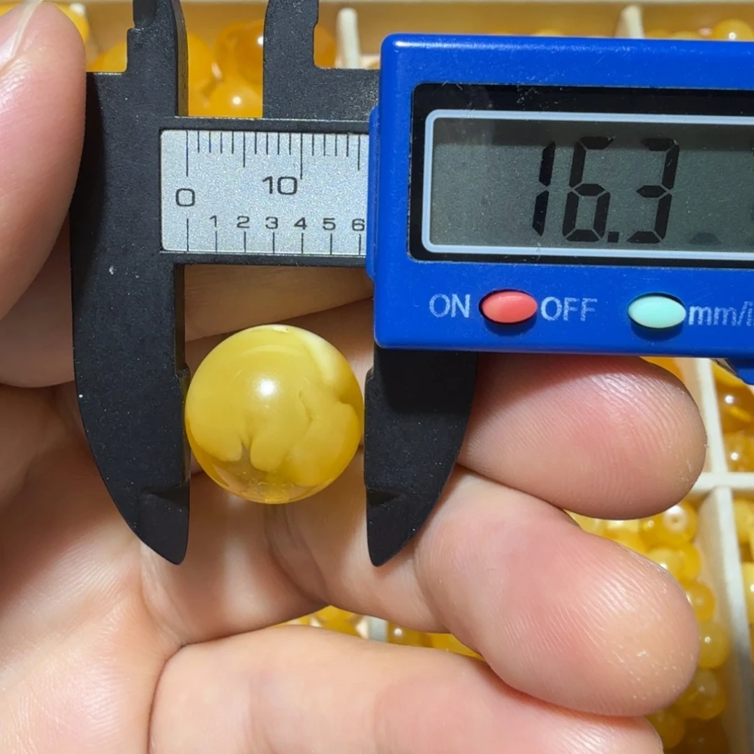 裸石琥珀未镶嵌成品