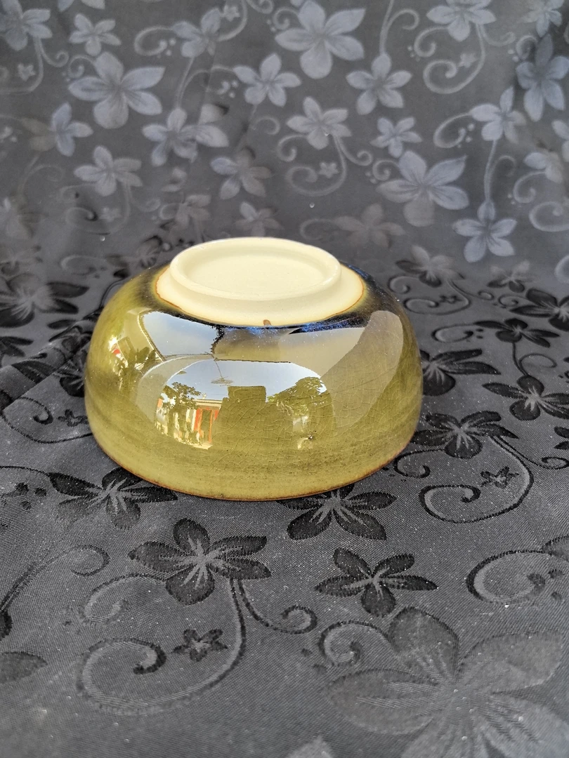 纯手工纯土陶土碗，尺寸高5cm左右，口径12cm左右。，