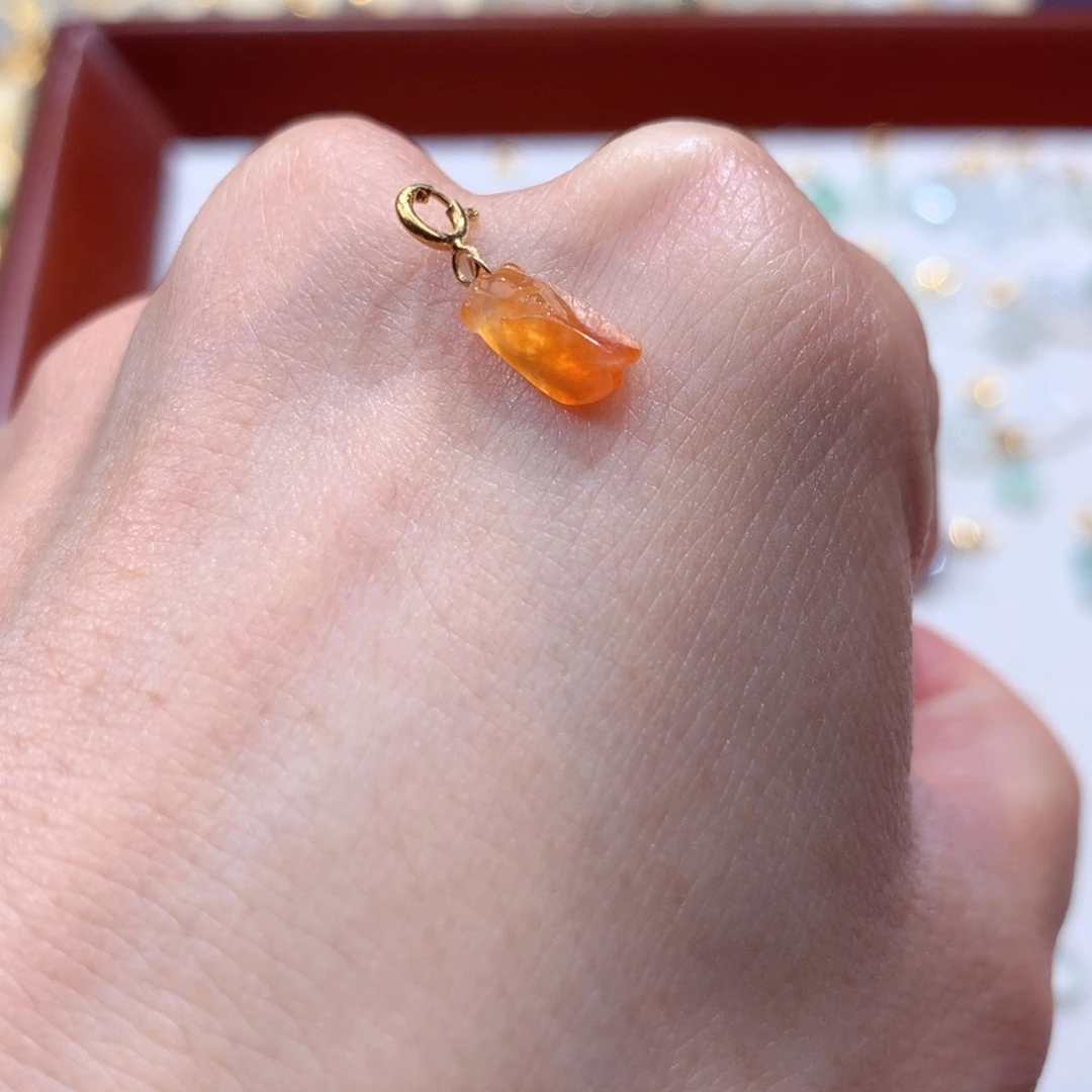 翡翠挂件18K金镶嵌翡翠