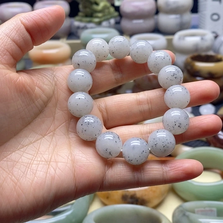 如****石英岩玉未镶嵌手镯