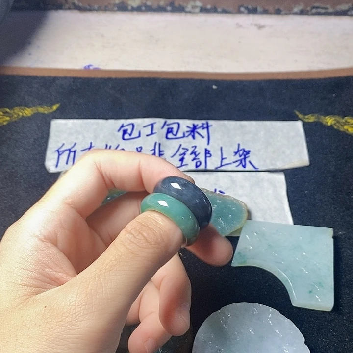 翡翠未镶嵌颈饰挂件