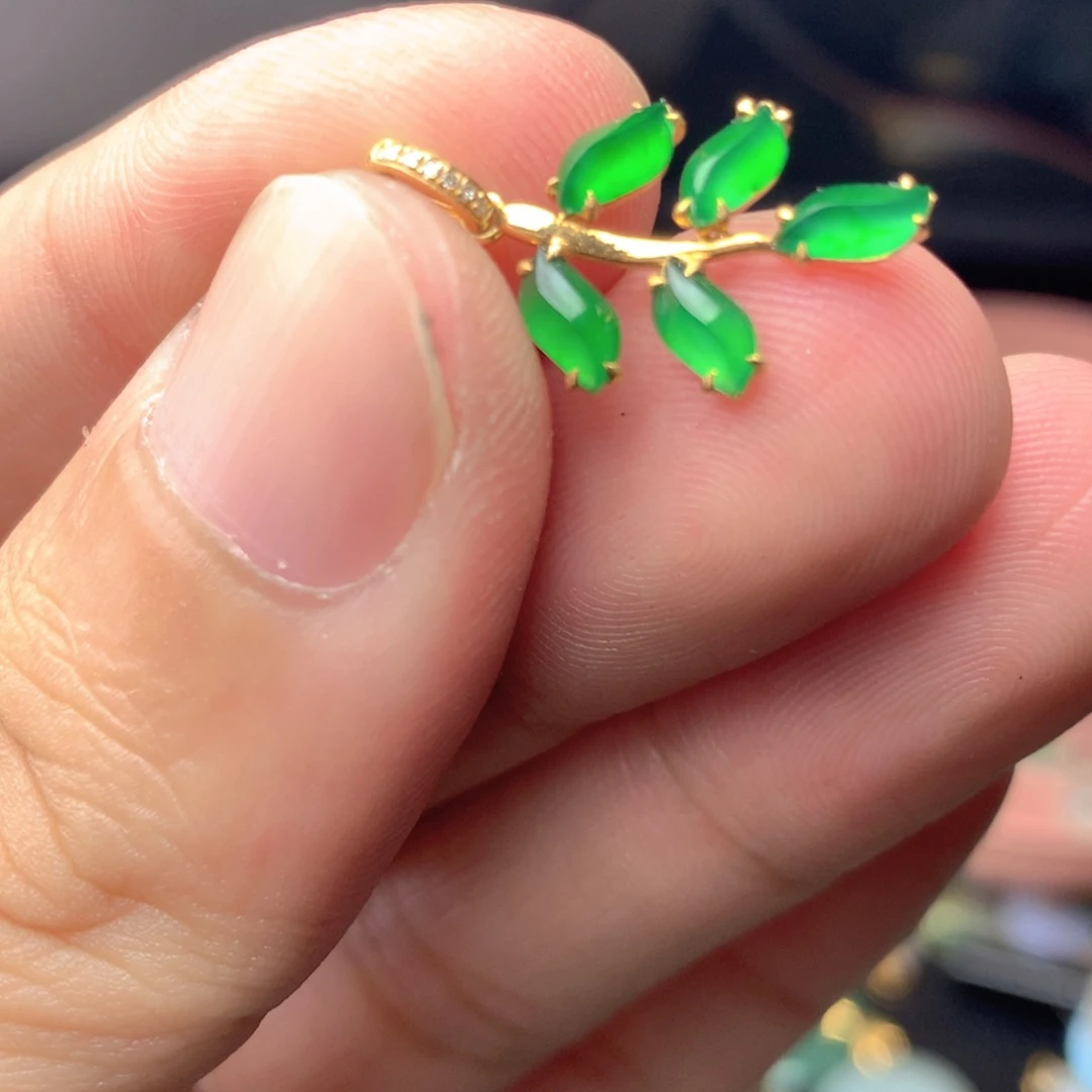 【闪购商品】颈饰18K金镶嵌翡翠翡翠