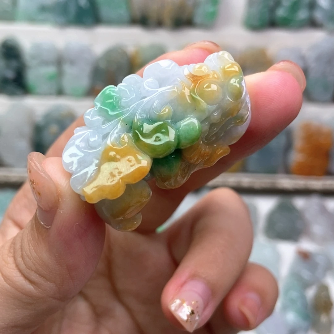 翡翠未镶嵌吊坠(赠链)