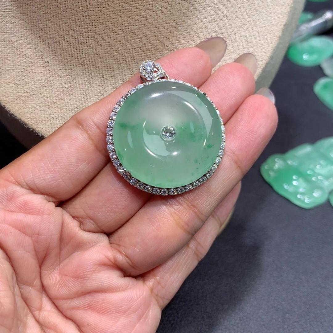 颈饰银S925镶嵌石英质玉（非洲翠）