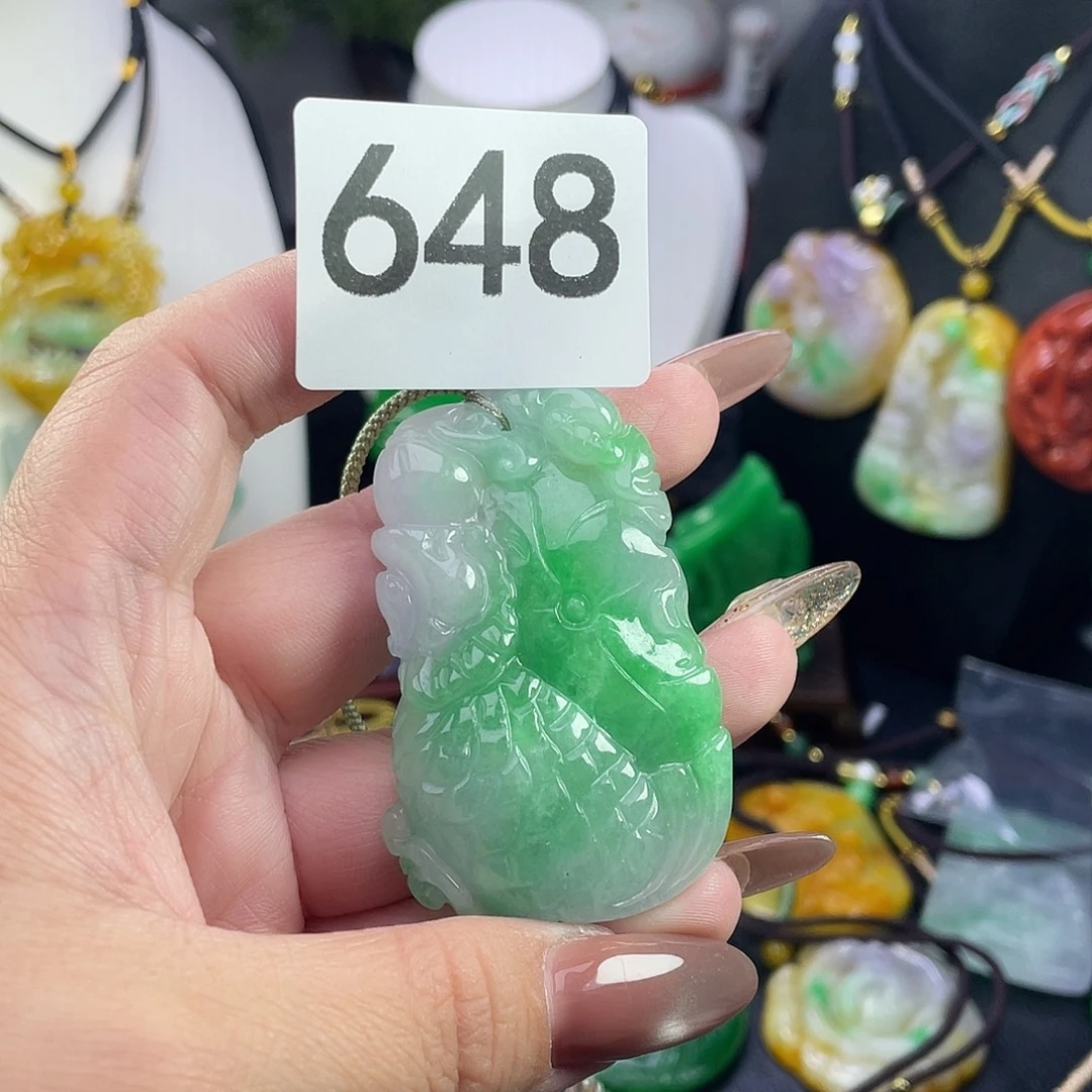 翡翠未镶嵌吊坠(赠链)