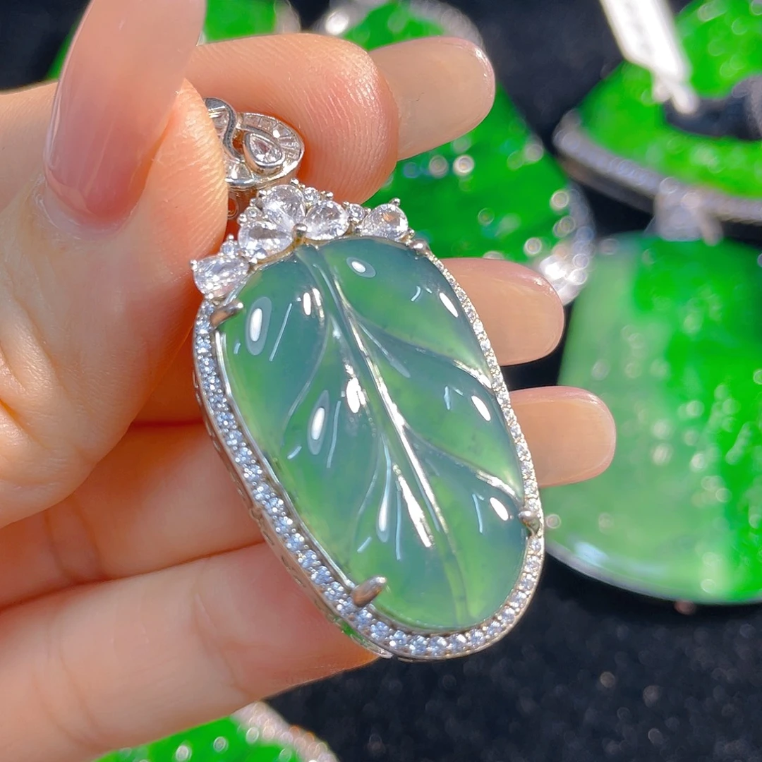 翡翠银S925镶嵌颈饰翡翠