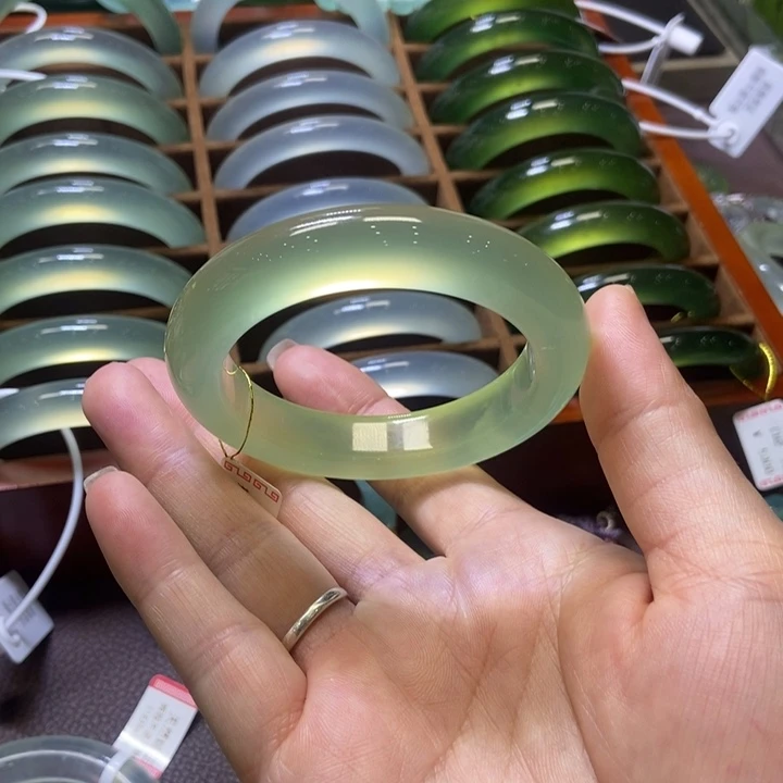 蛇纹石玉未镶嵌手镯53