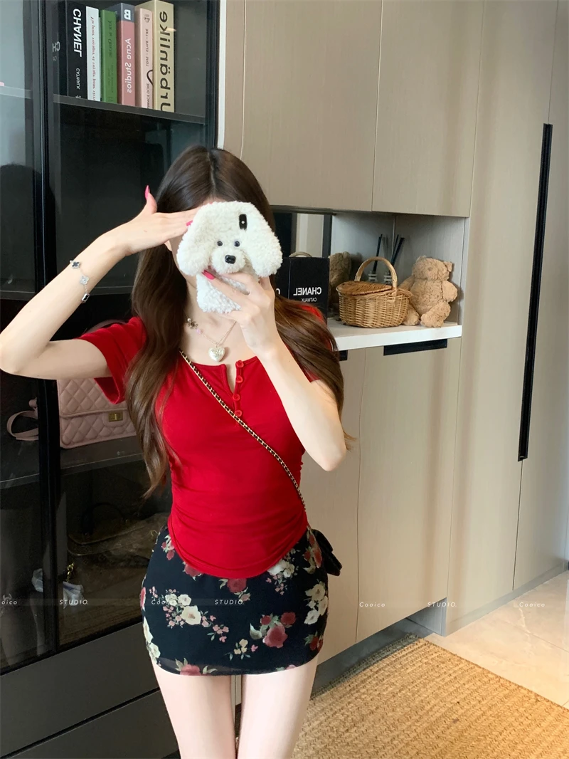 红色短袖正肩T恤女夏季碎花半身裙两件套显瘦辣妹短款性感复古