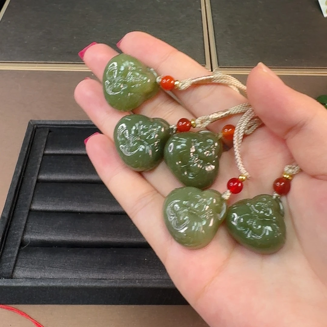 颈饰未镶嵌和田玉抱抱佛发其一