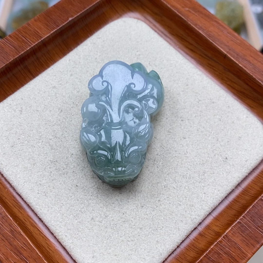 翡翠未镶嵌颈饰如意貔貅