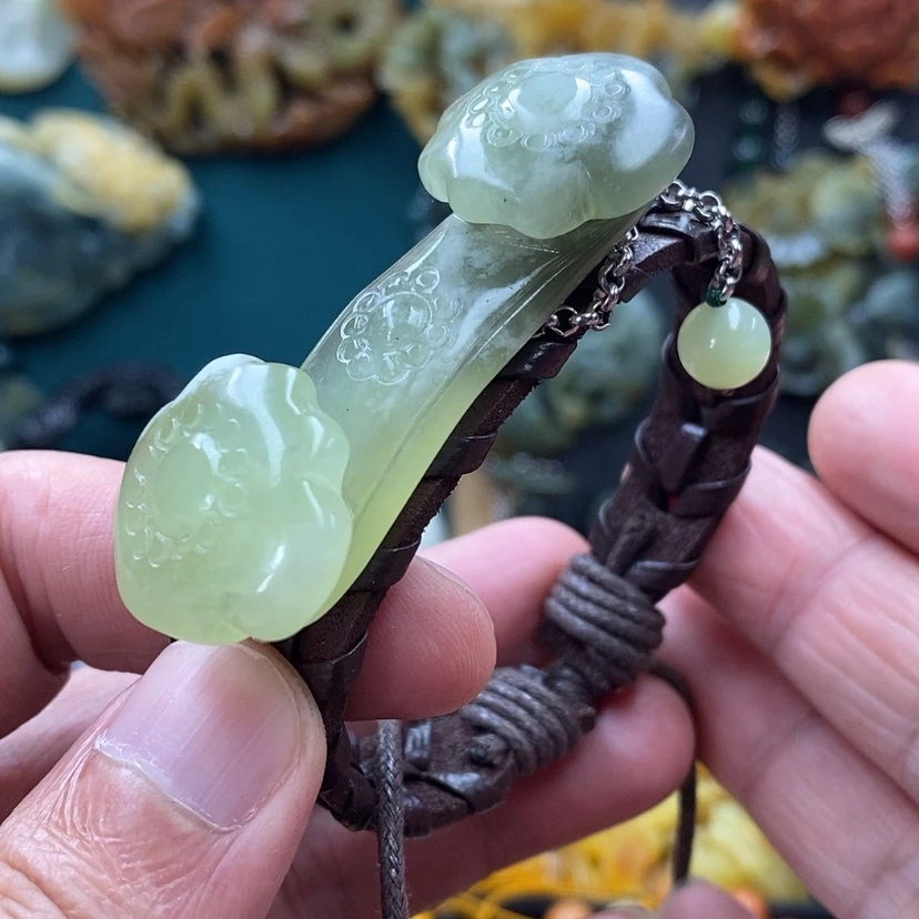 【闪购商品】蛇纹石玉未镶嵌手牌