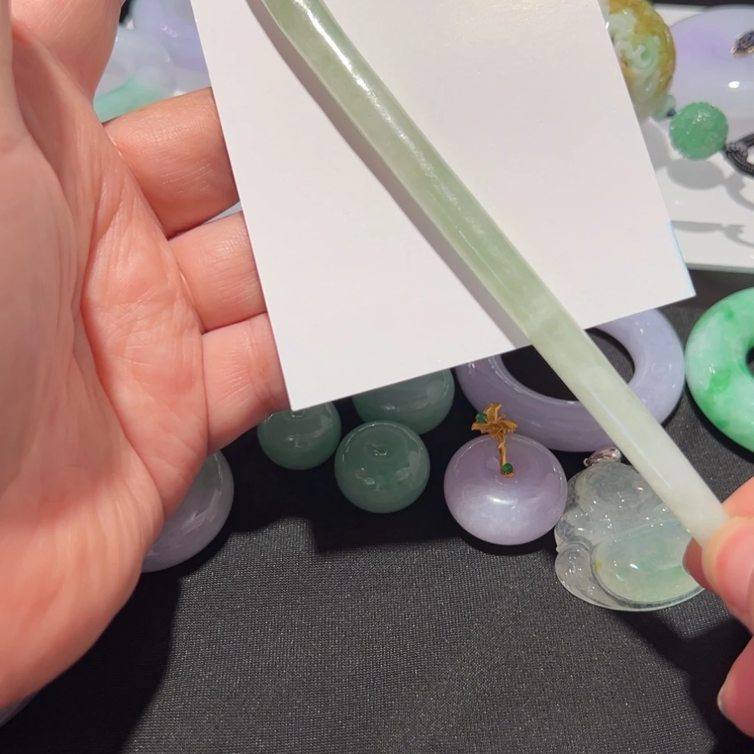 芊***听翡翠未镶嵌颈饰发簪