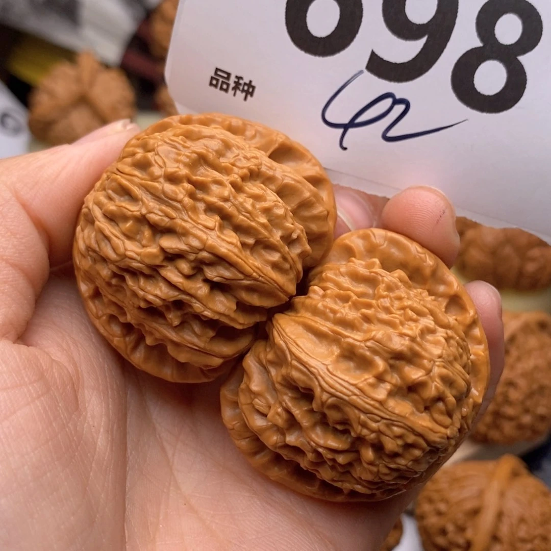 文玩核桃把件年****、698号42白