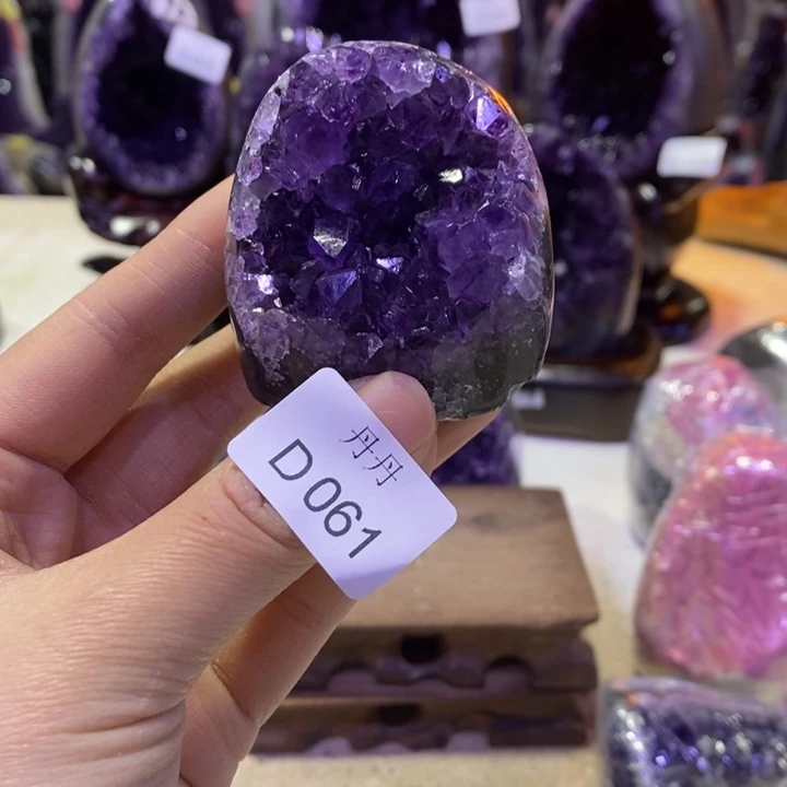 水晶摆件未镶嵌V****C摆件