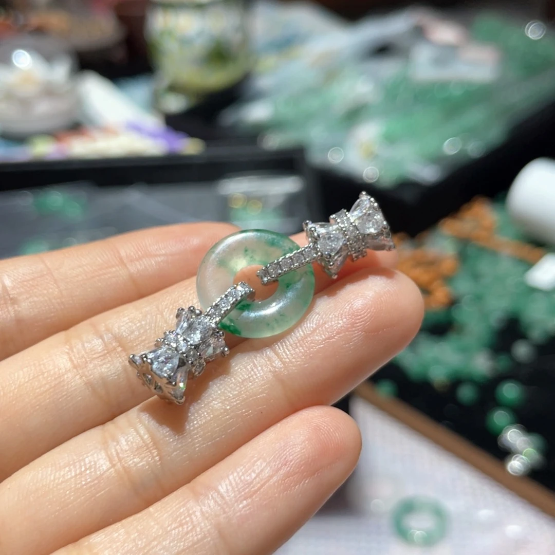 石英质玉合金颈饰