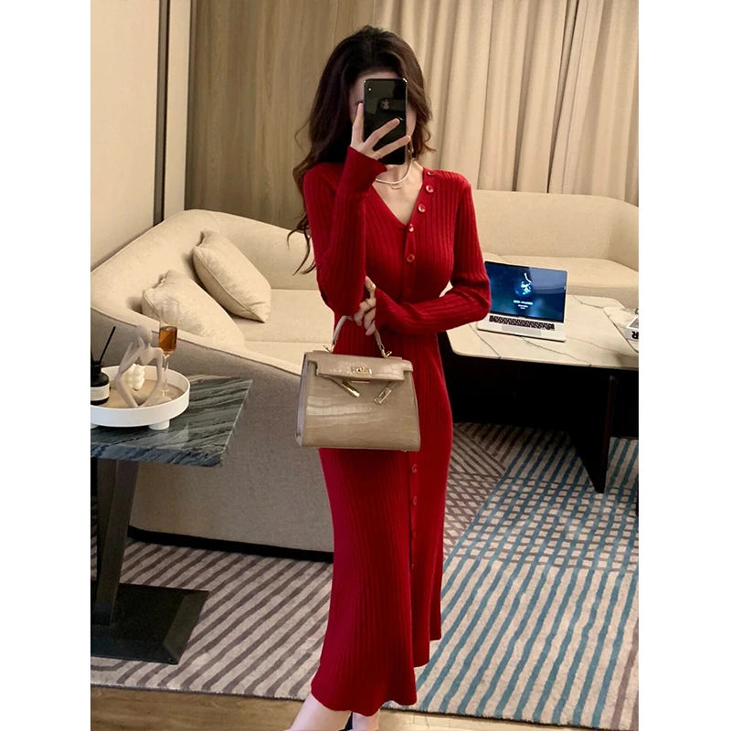 红色单排扣针织连衣裙女秋冬新款法式复古轻熟风大衣内搭新年裙子