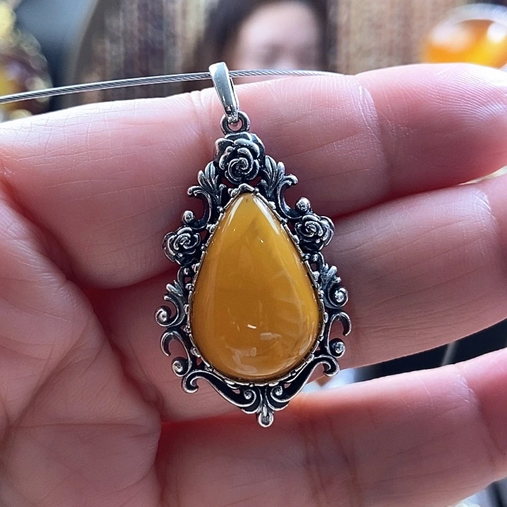 琥珀银S925镶嵌颈饰吊坠