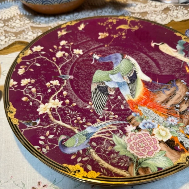 骨瓷紫色孔雀款12寸大盘微瑕