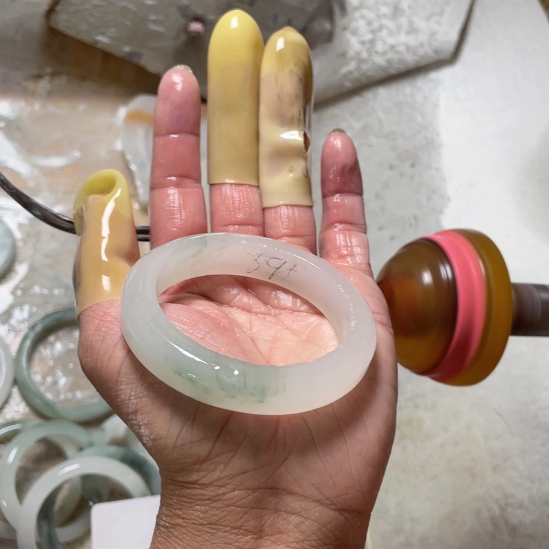 石英质玉手镯未镶嵌时****品定制