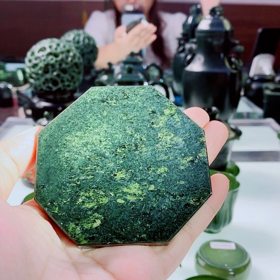 未镶嵌和田玉（青玉）摆件