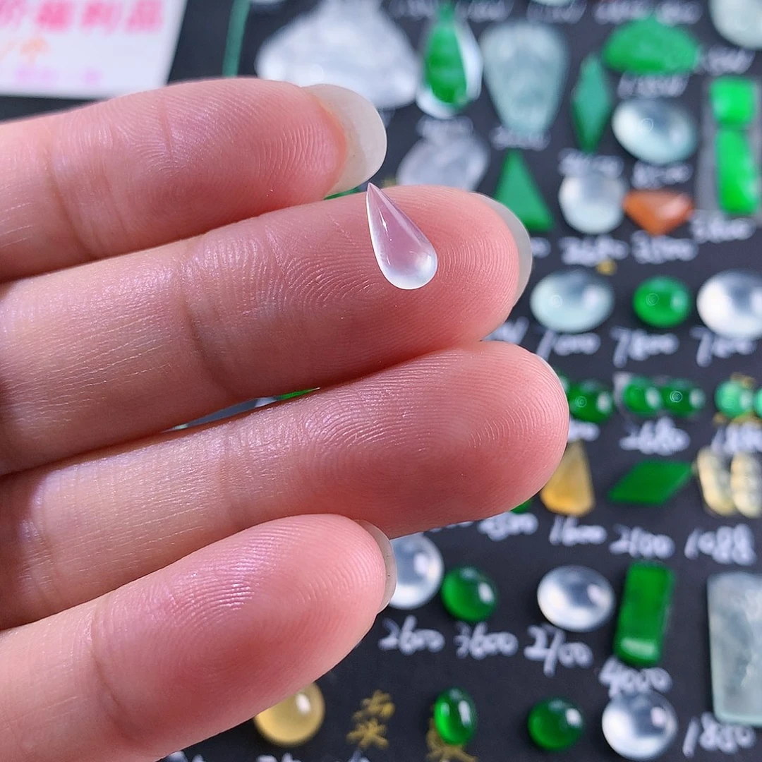 翡翠颈饰未镶嵌天然翡翠高冰水滴