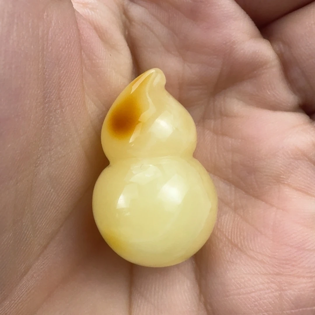 蜜蜡未镶嵌珠宝奇石全品 28.2×17.7mm