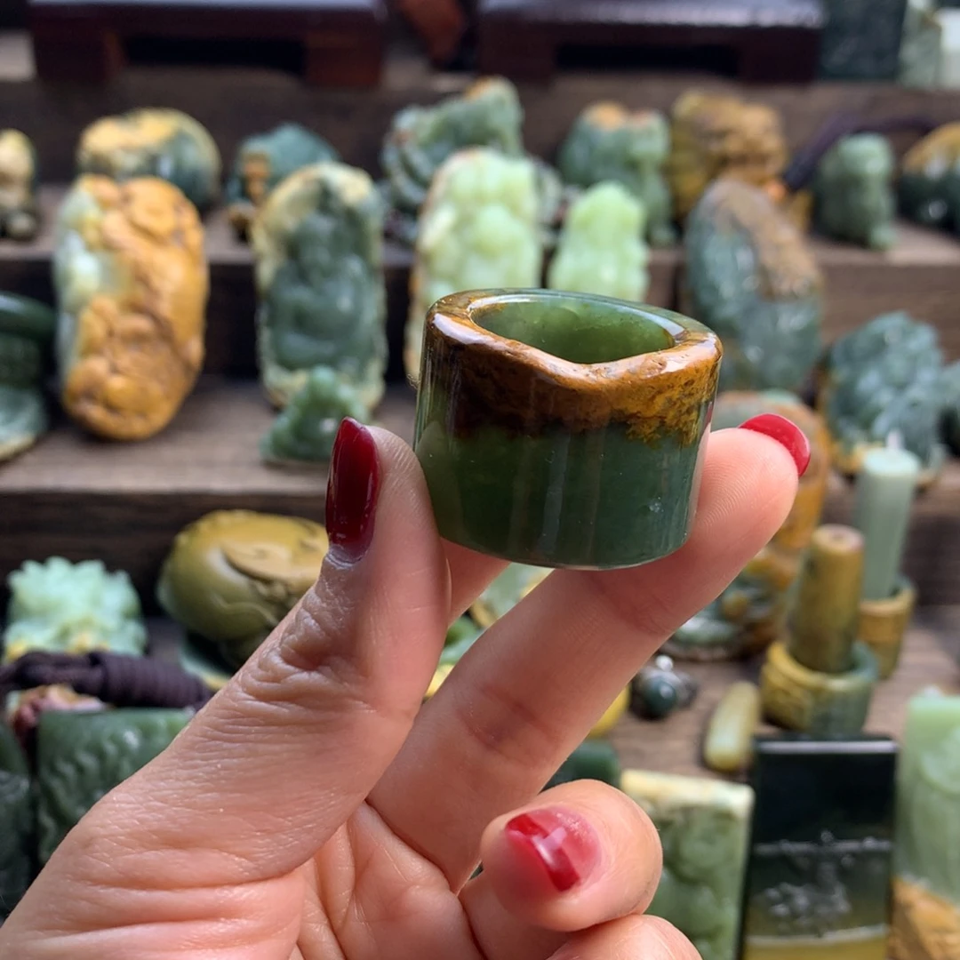 岫岩河磨玉（透闪石质玉）戒指未镶嵌八*