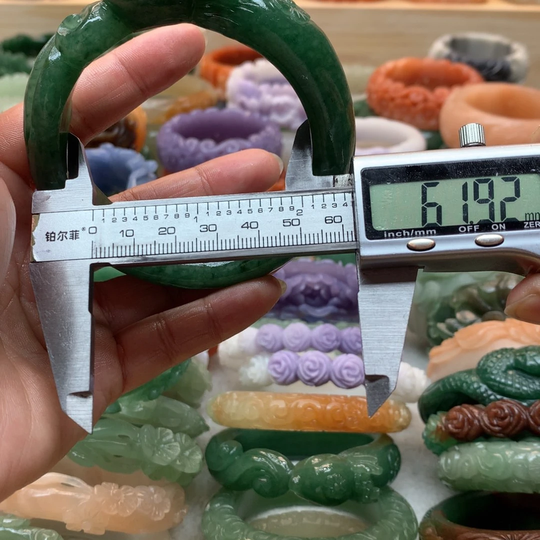 未镶嵌手镯石英质玉