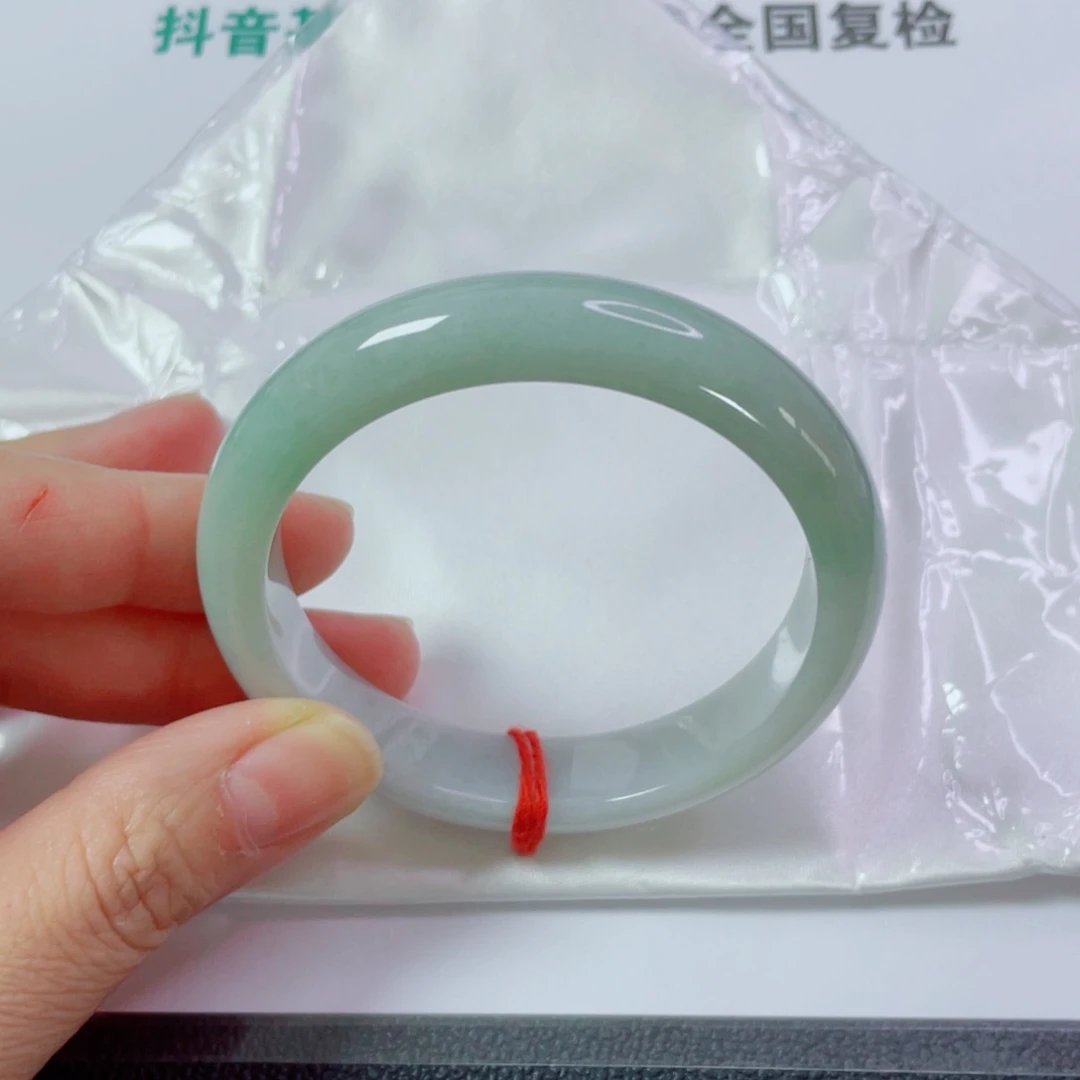 两***贝翡翠未镶嵌手镯天然