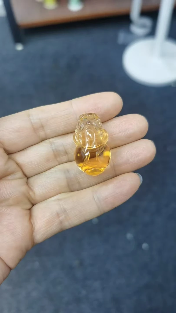 天然水晶吊坠黄色