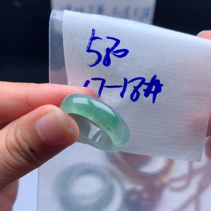 老***贝翡翠未镶嵌戒指戒圈