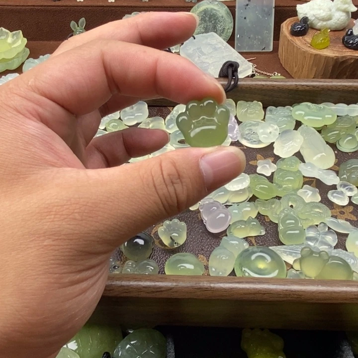 维***Ꮤ蛇纹石玉未镶嵌颈饰