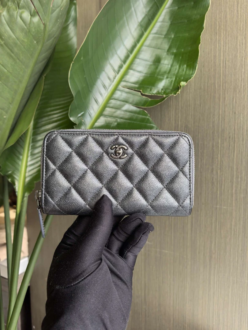 99新 Chanel/香奈儿 酒红色牛皮深银色金属拉链开合式钱包