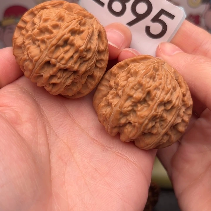 远***事文玩核桃吊坠895白狮子