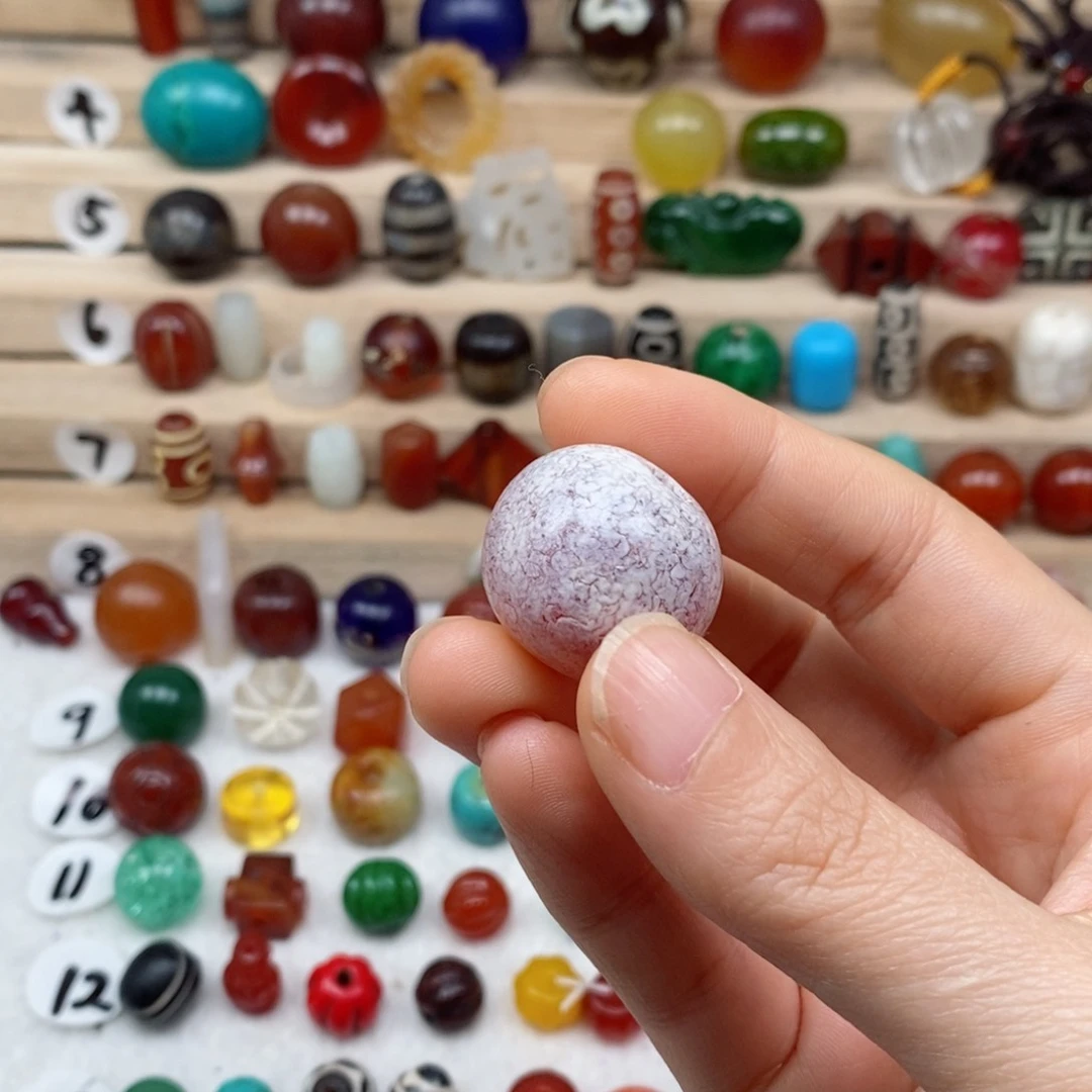 未镶嵌颈饰玛瑙/玉髓太**?