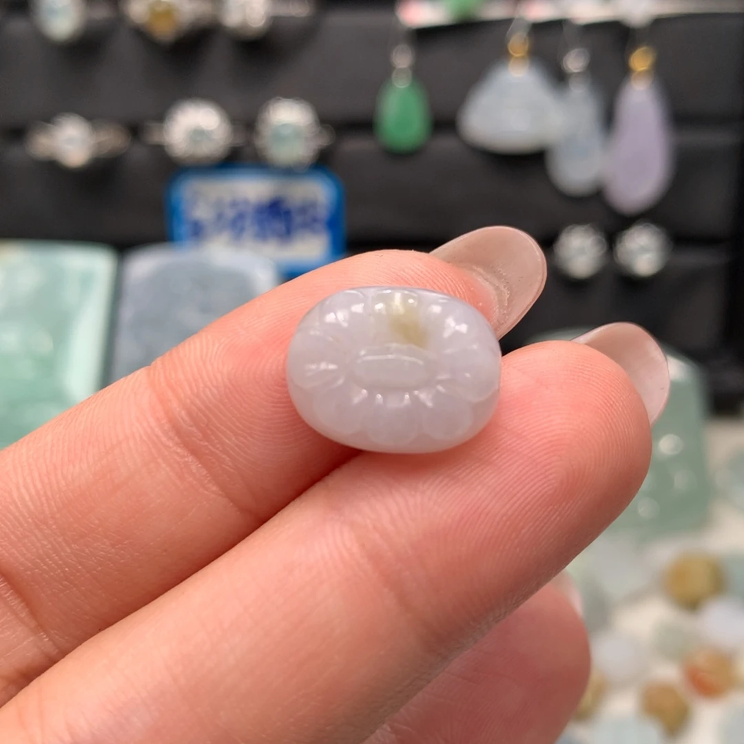 翡翠未镶嵌颈饰小花花