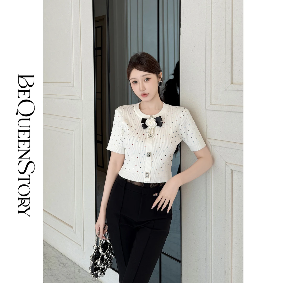 余潇潇【安妮心事】2025新款时尚水钻胸针修身弹力百搭小衫