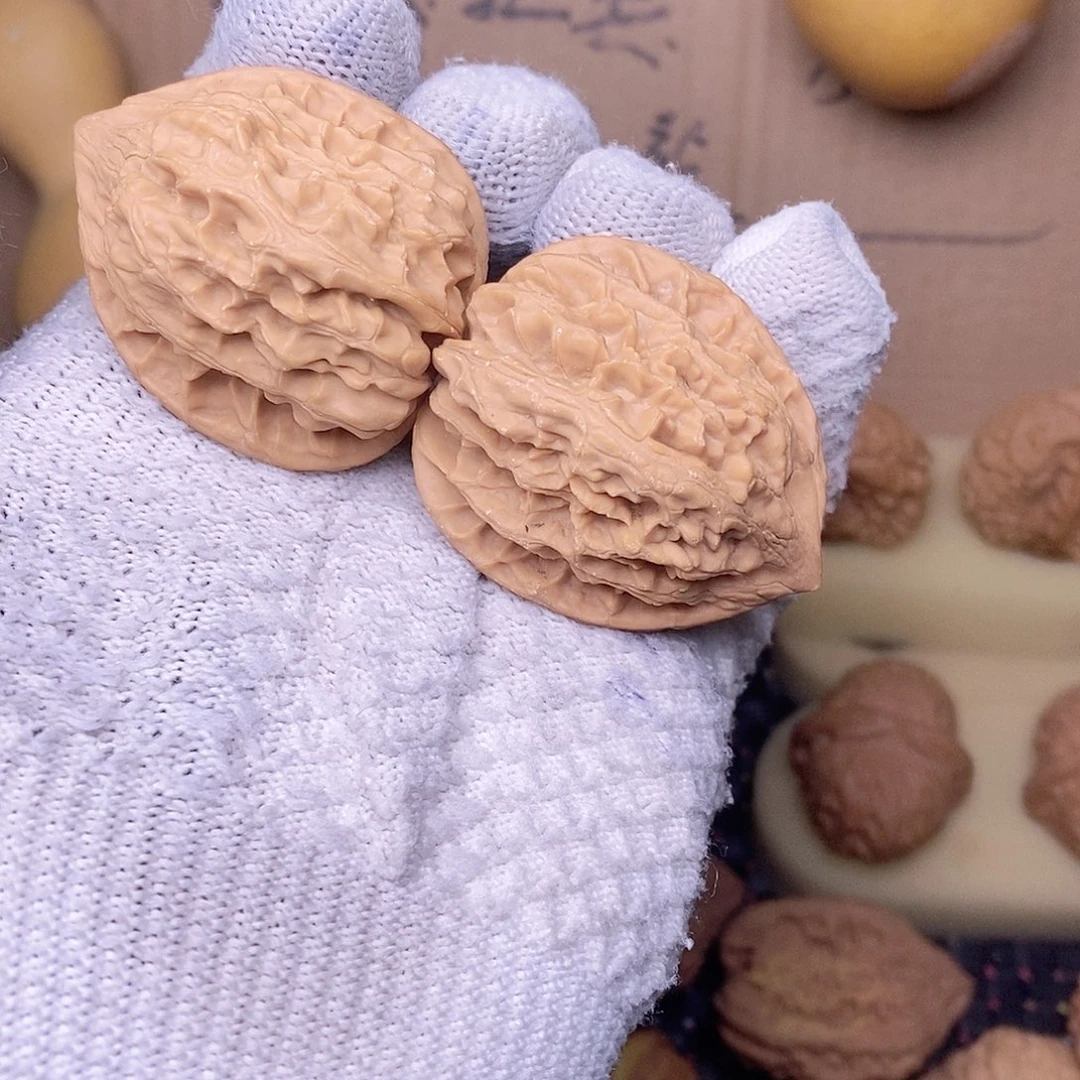 桃核把件逸*闪鸡心核桃