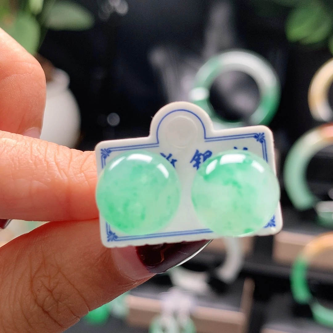 石英质玉未镶嵌耳饰