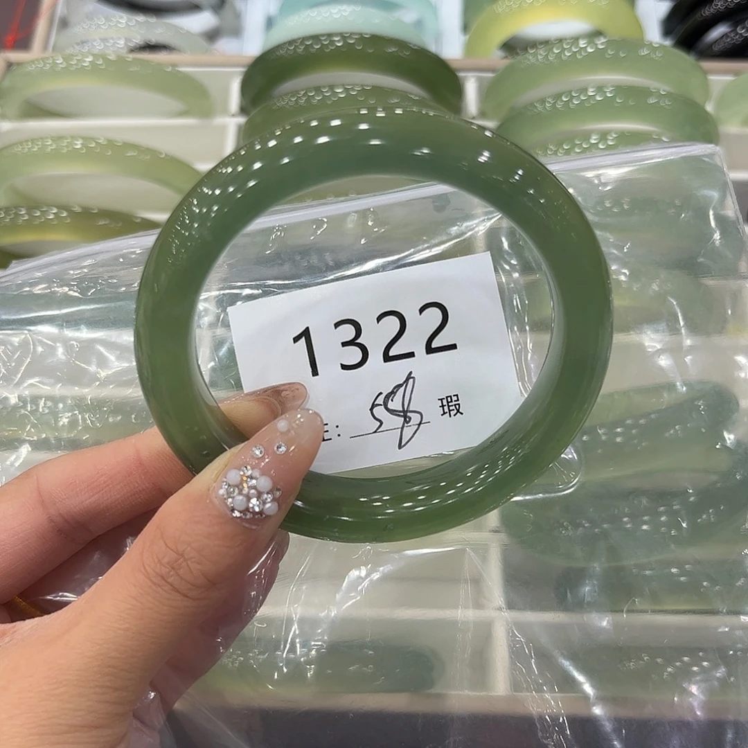 ****.蛇纹石玉未镶嵌手镯