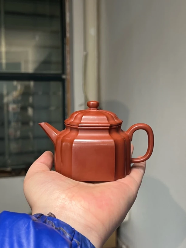 当代 宜兴紫砂壶朱泥筋纹剑流德钟（微瑕）