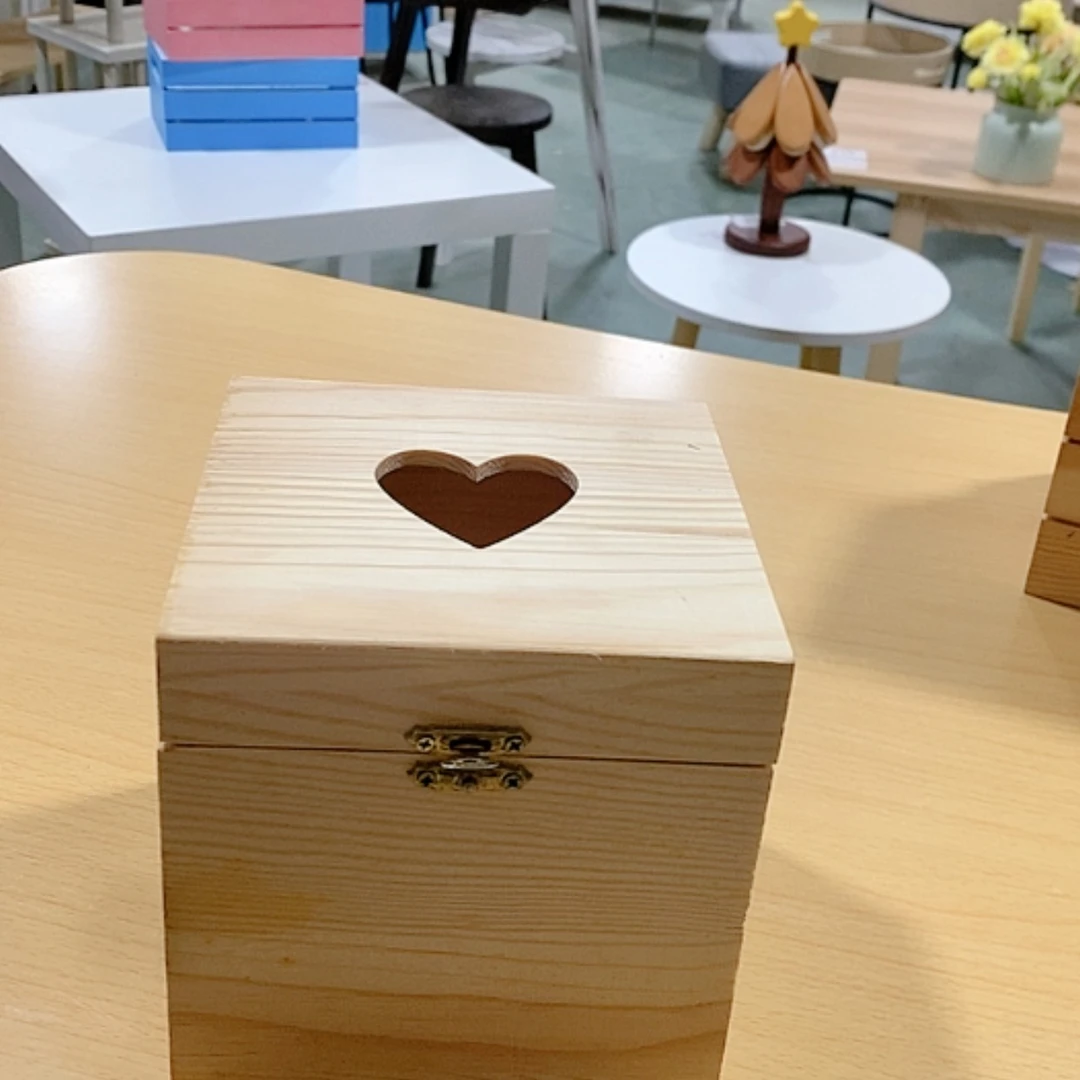 【闪购商品】翻盖塑料这是编号006
